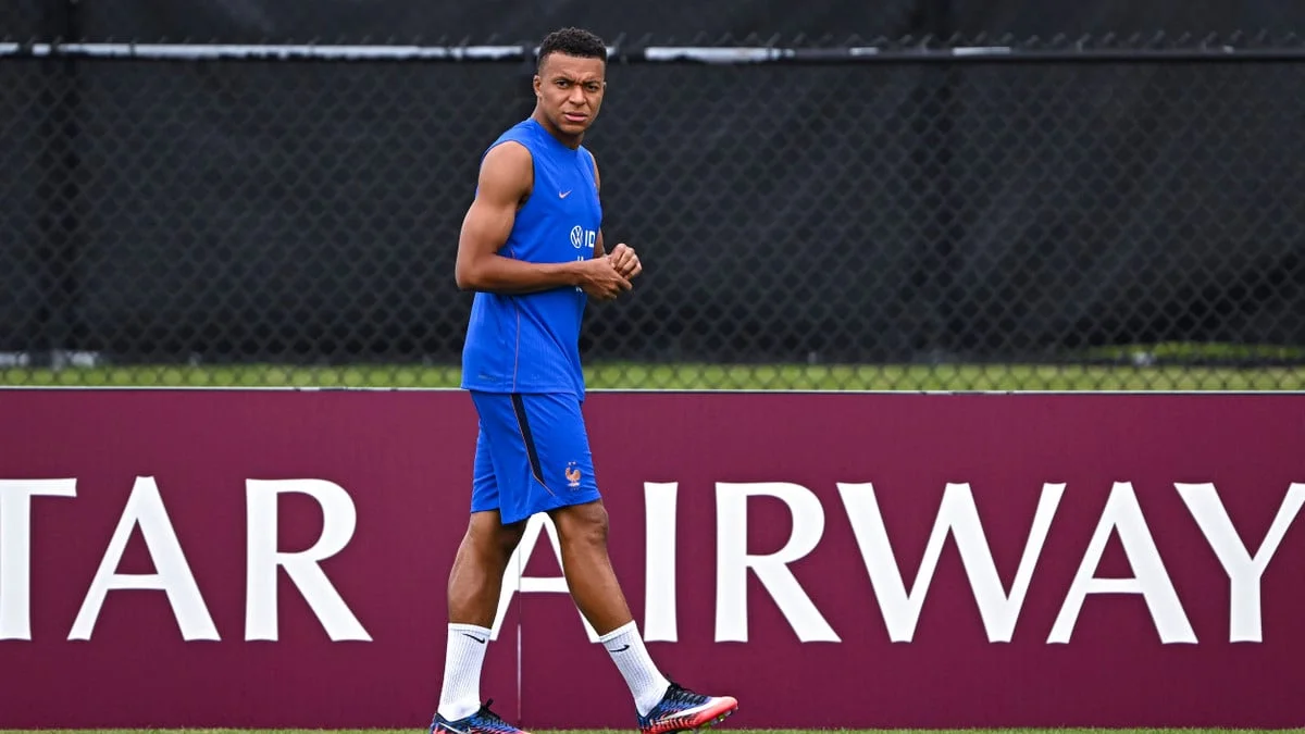 Equipe de France : Après les insultes racistes, Didier Deschamps donne des nouvelles de Kylian Mbappé ! 