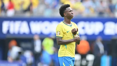 «Tu signes ou tu pars» : Vinicius Jr menacé par le Real Madrid ?