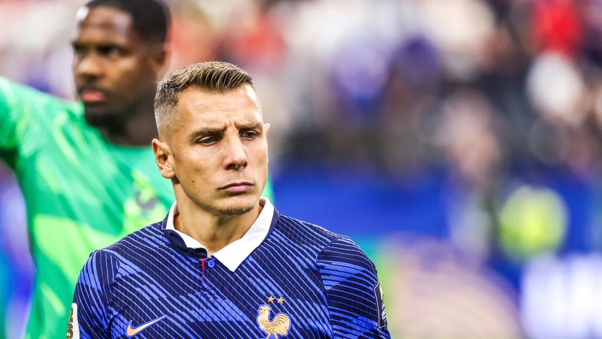 Mercato - PSG : «Il n’a pas fini de cirer le banc», Lucas Digne est prévenu avant son transfert