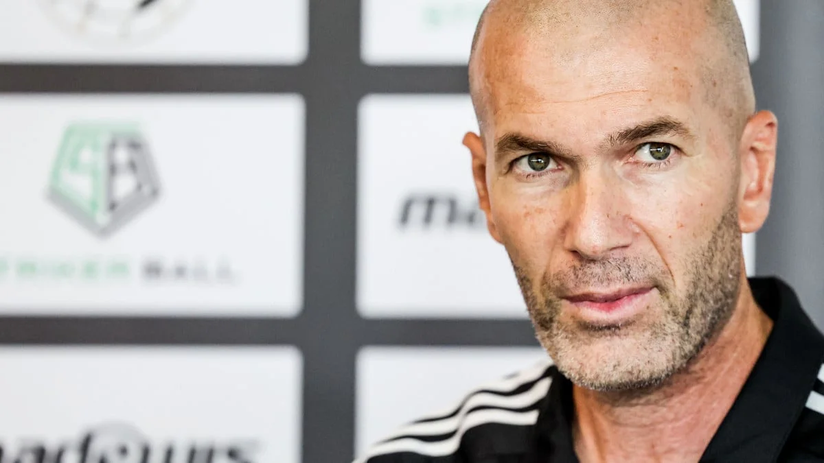 Equipe de France : «Il va devoir faire rebondir les Bleus après cet échec», la pression est déjà mise sur Zinedine Zidane !
