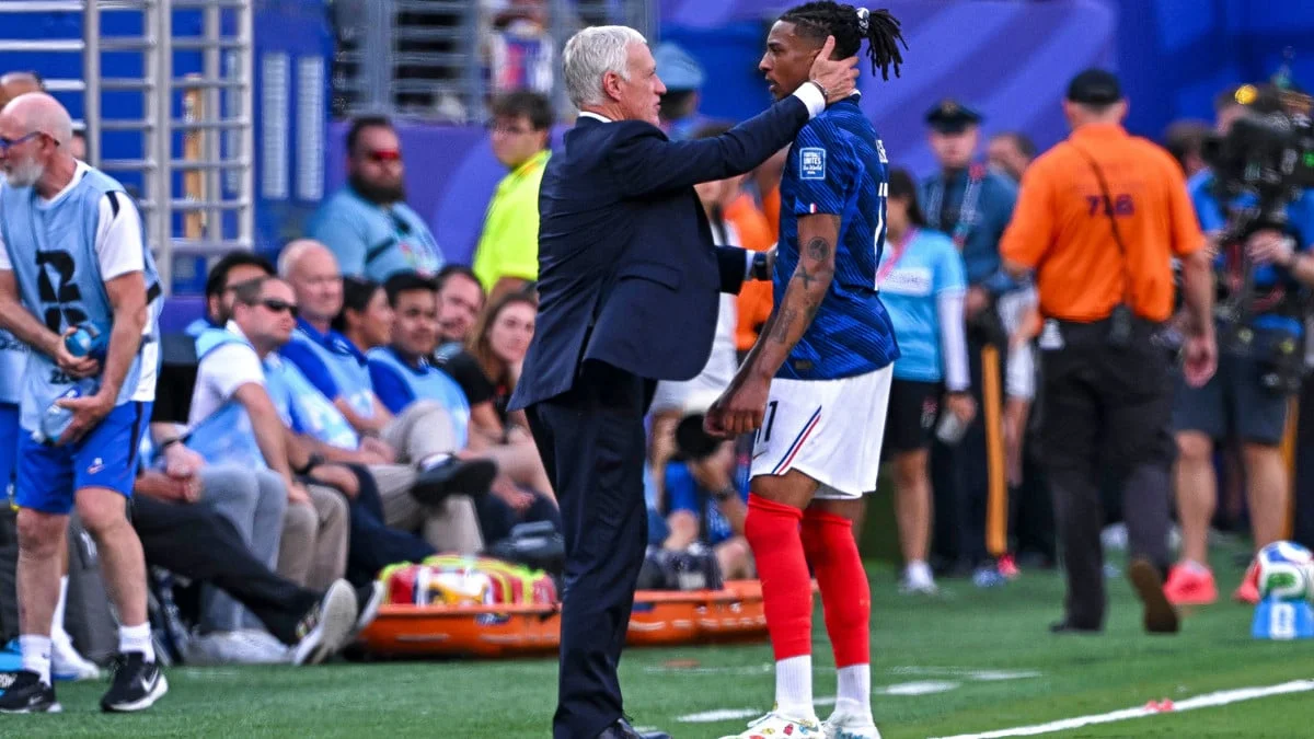 Coupe du monde 2026 : En larmes, Michael Olise a été consolé par Didier Deschamps