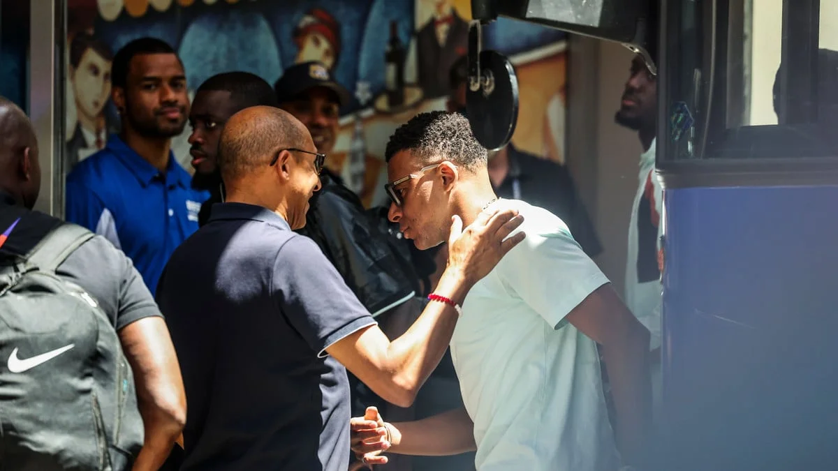 Équipe de France : Ça a chauffé entre Mbappé et Diallo pendant la visite d’Emmanuel Macron !