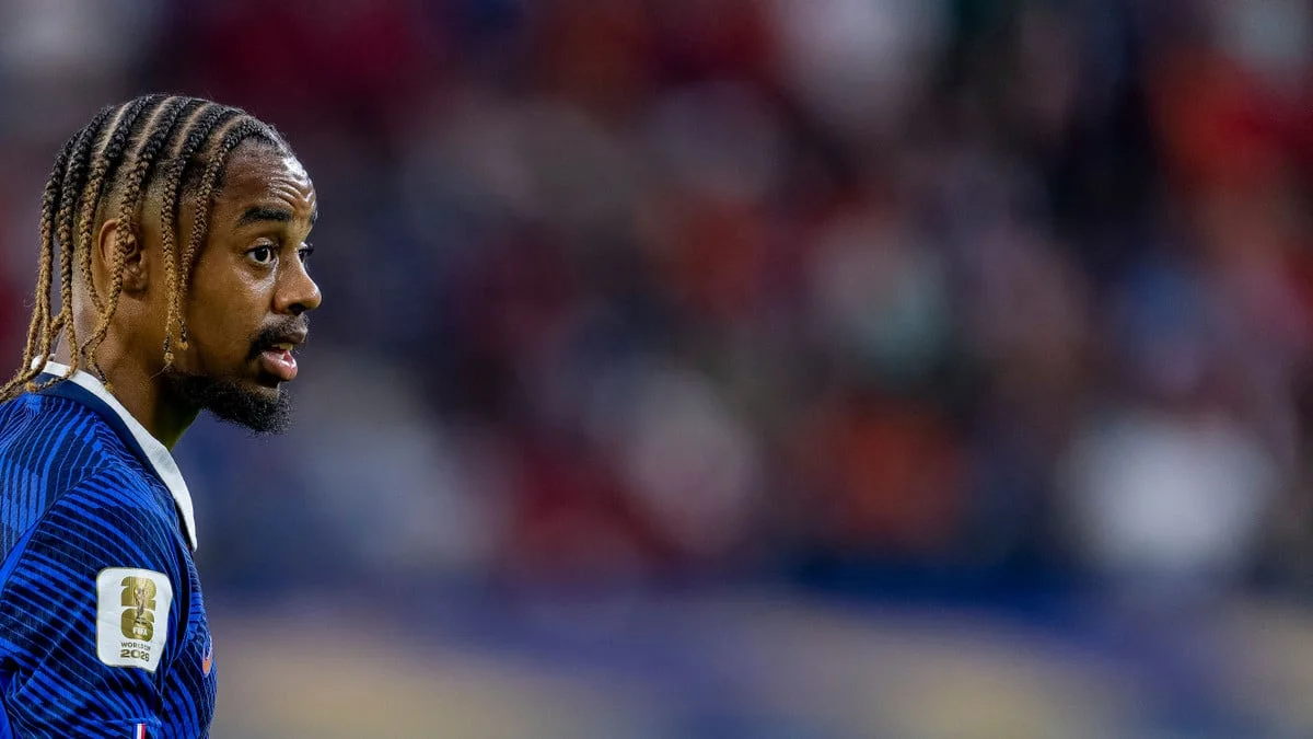 Mercato : Bradley Barcola est «le joueur de trop» au PSG, un journaliste anglais annonce son prochain club ? 