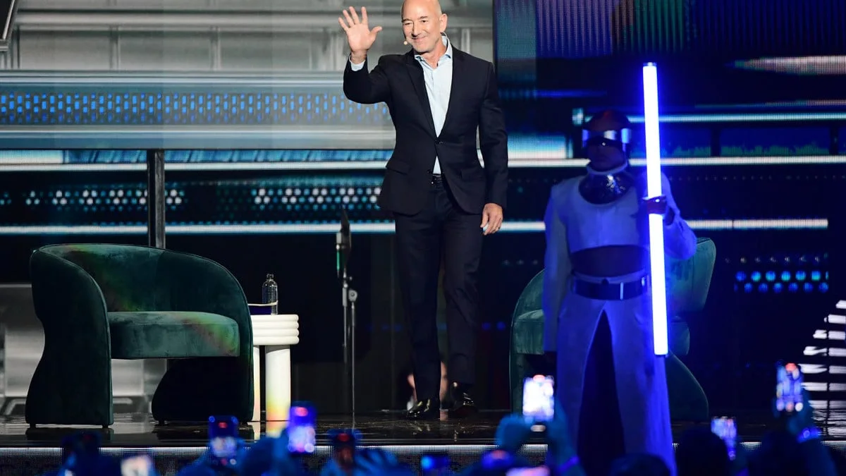 Le mercato du PSG relancé Jeff Bezos : Comment le propriétaire d'Amazon va impacter le feuilleton Barcola