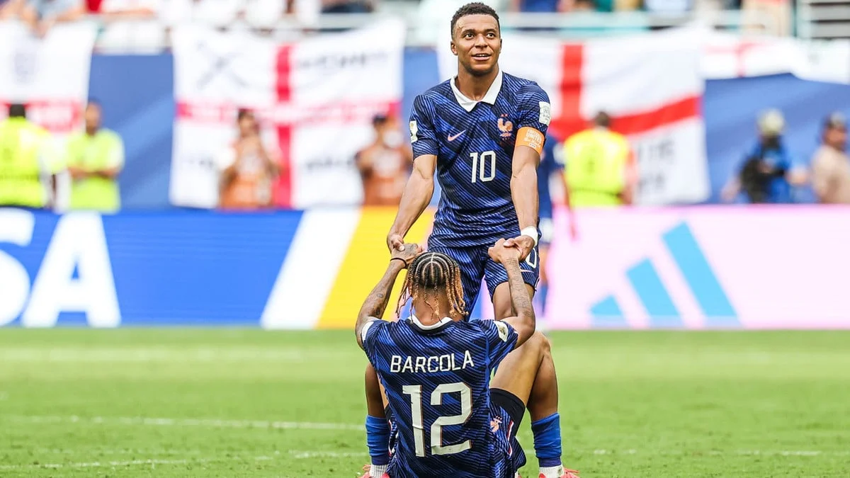 Kylian Mbappé a lancé les grandes manœuvres en interne : Comment la star du Real Madrid pourrait provoquer le départ de Bradley Barcola du PSG !