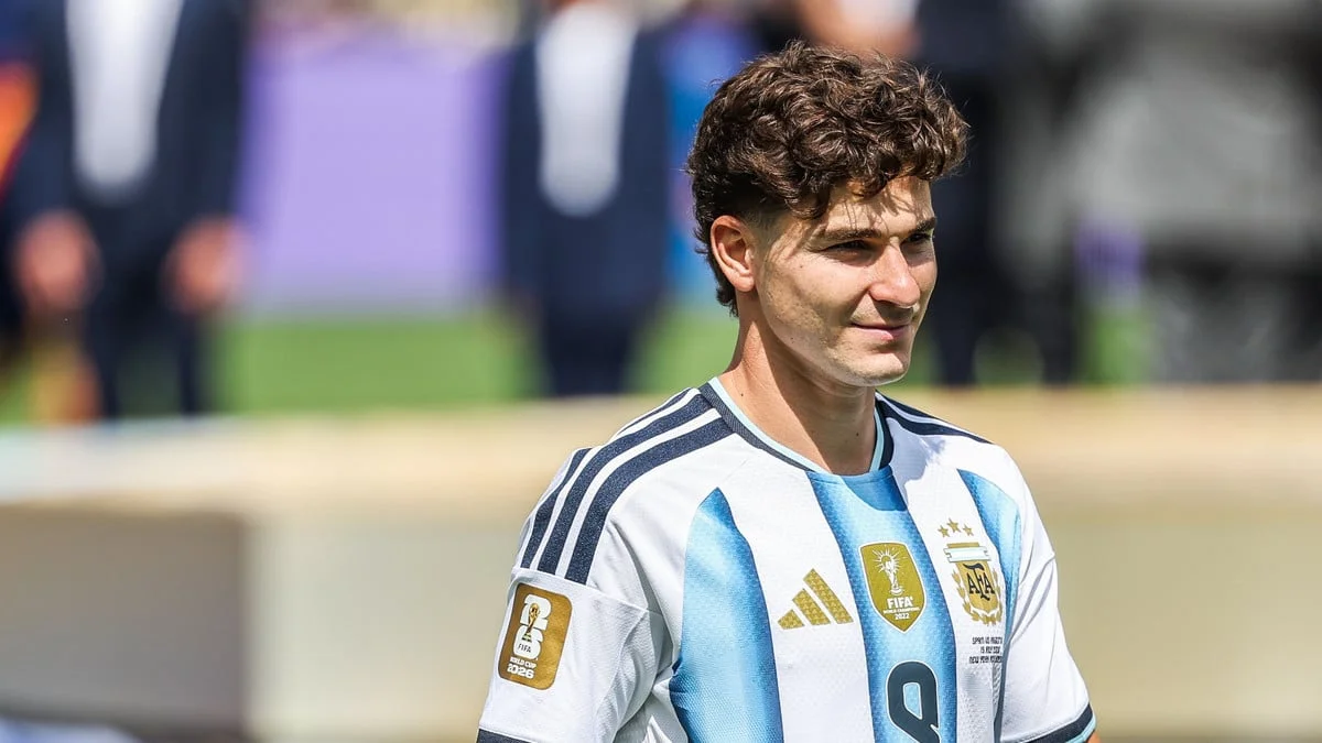 Julian Alvarez au PSG ? La révélation de la presse espagnole qui change tout pour son transfert cet été !