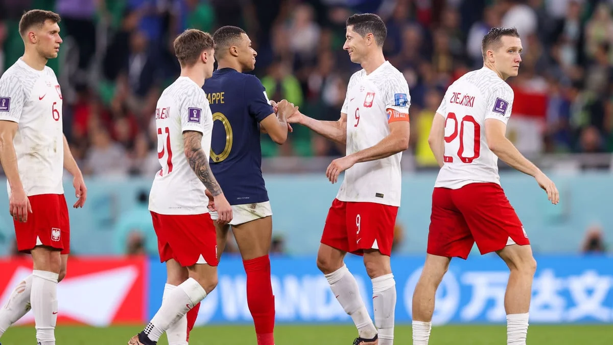 Frenkie de Jong et Robert Lewandowski au PSG : Les deux fois où Kylian Mbappé a été trompé sur le mercato ! 