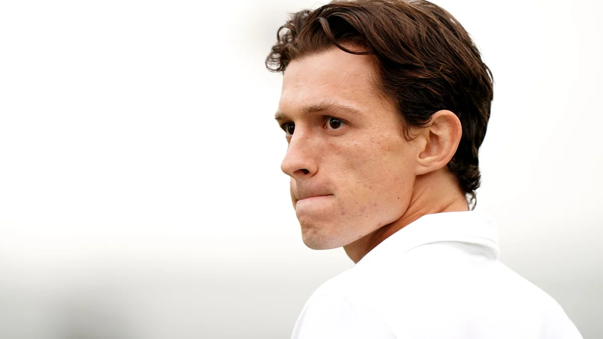 Tom Holland pas emballé par le PSG : Kvaratskhelia et Dembélé n’ont visiblement pas réussi à séduire l'acteur de Spider-Man 