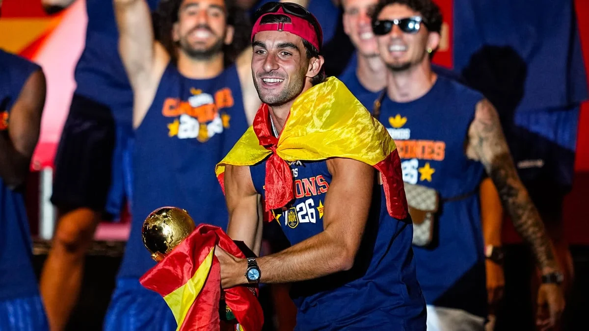 Mercato : Ferran Torres et Charles De Ketelaere sont pistés par le PSG, mais un troisième attaquant mystère pourrait bien rejoindre Paris !