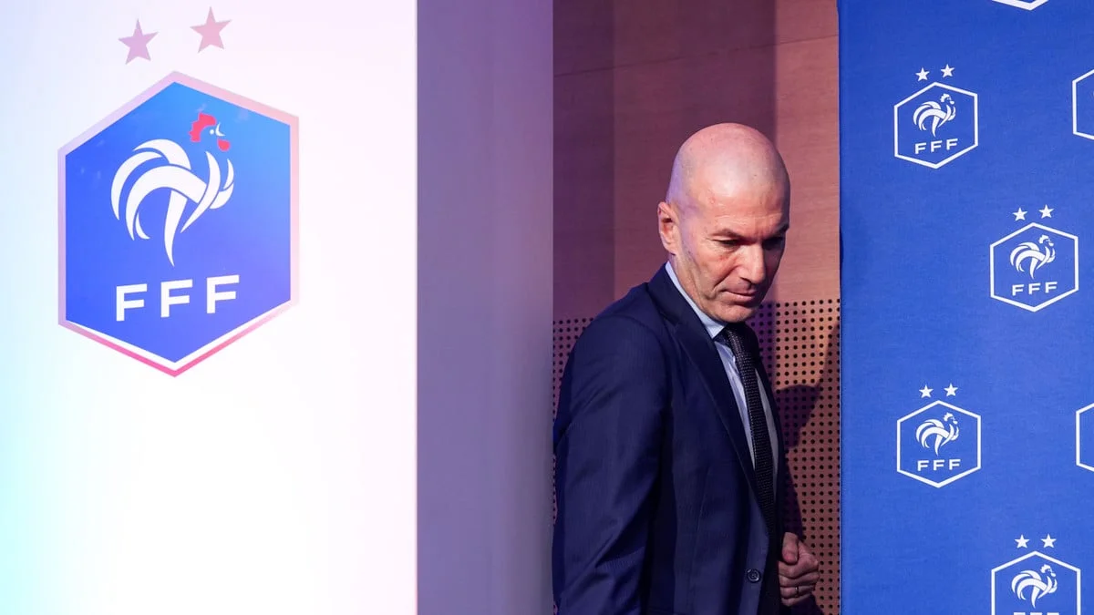 Equipe de France - Le débat entre Didier Deschamps et Zinédine Zidane agace dans l’After Foot : «Je trouve que les comparaisons sont malsaines» 