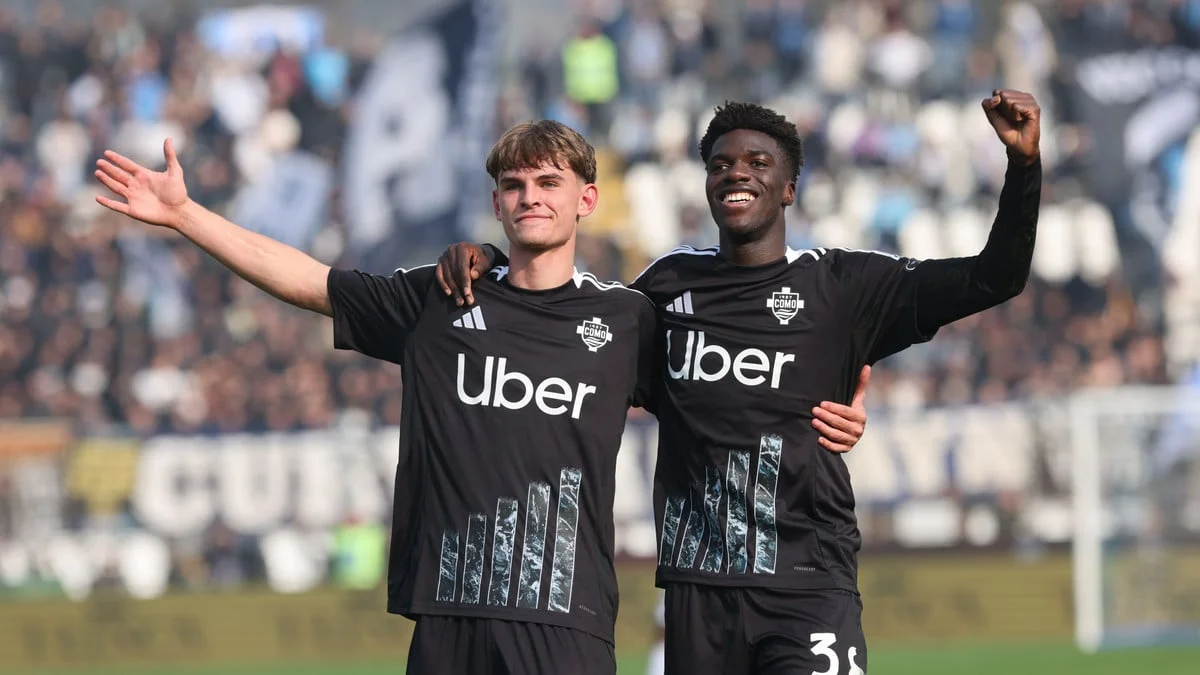 Eli Junior Kroupi blessé et Yan Diomandé en route pour le Real Madrid : L’IA conseille six attaquants au PSG pour les oublier
