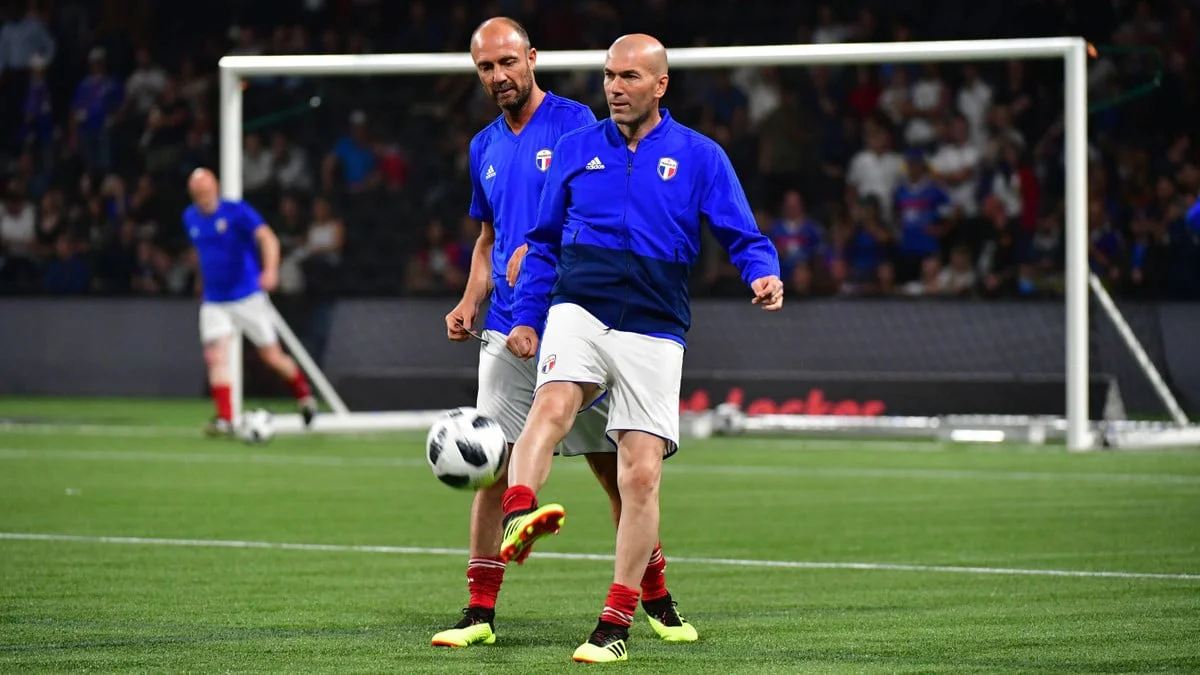 Christophe Dugarry dévoile le moment qui a fait basculer la carrière de Zinedine Zidane : «C'est aussi pour ça qu'il a réussi»