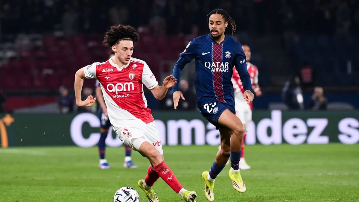 «Un super transfert pour le PSG» : Akliouche pourrait «bousculer les choses» dans le onze de Luis Enrique