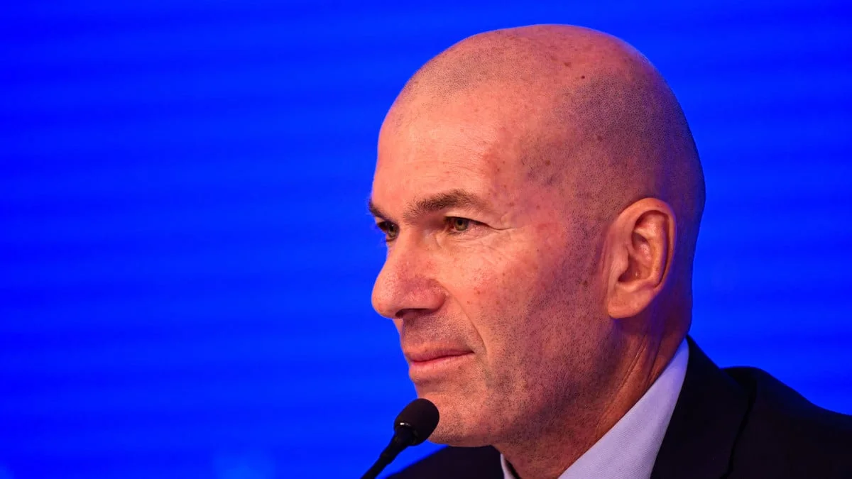 Le comportement de Rayan Cherki agace en équipe de France : Le pire scénario pour Zinedine Zidane imaginé par l'IA