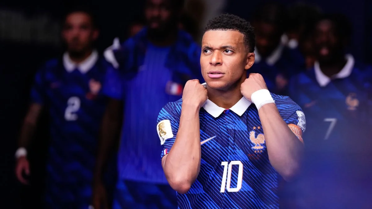 «Tant que le club veut de toi, tu signes à vie» : Après le cas Mbappé, le PSG peut faire deux nouvelles victimes !