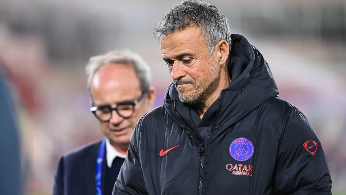 «Si j’étais eux, je l’envisagerais» : Gianluigi Buffon souffle un nom au PSG pour préparer la succession de Luis Enrique !