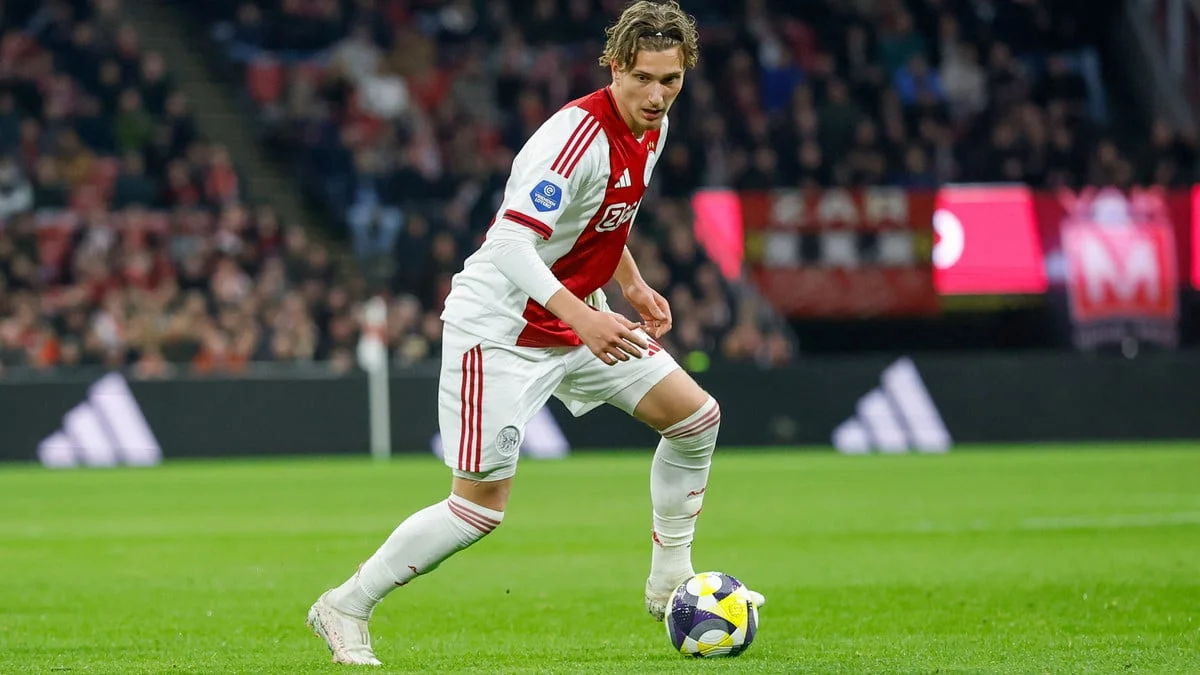 Mercato - Mika Godts arrive au PSG : L’Ajax Amsterdam donne un indice qui confirme son transfert surprise !