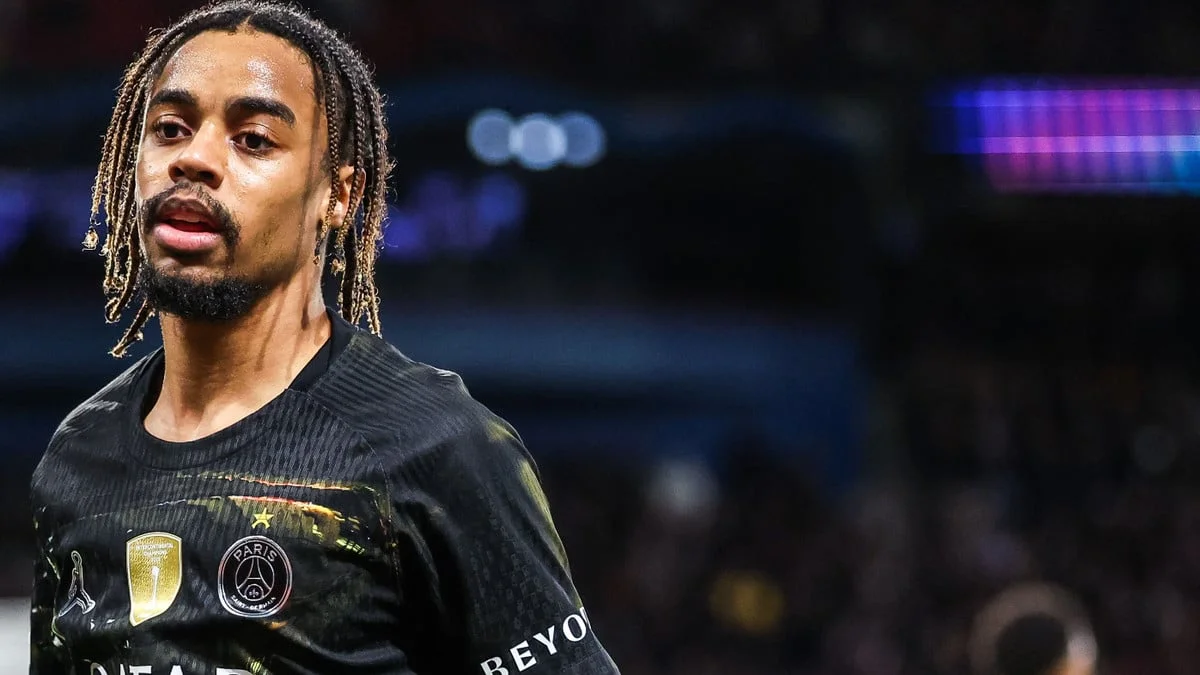 «Il y a un effet domino avec six joueurs à Paris» : Comment les départs annoncés de Bradley Barcola et d’un autre attaquant ont chamboulé le mercato du PSG
