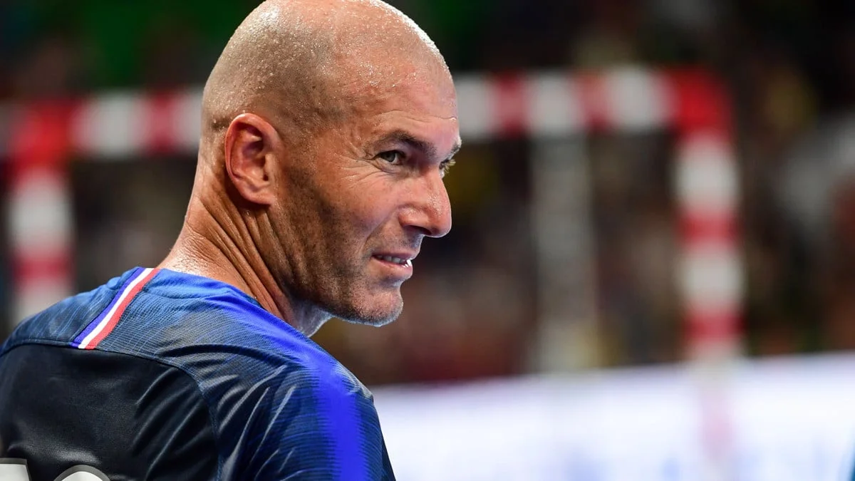 «Je me suis fait déchirer» : La «grossière erreur» de Zinedine Zidane qui lui a valu une leçon loin de l’équipe de France ! 