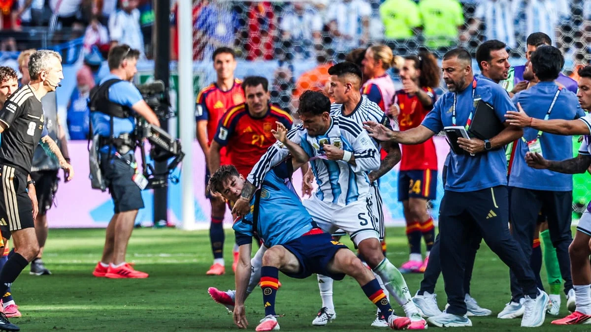 Critiqué après la finale de la Coupe du monde 2026, Leandro Paredes craque encore en plein match et provoque une nouvelle polémique ! 