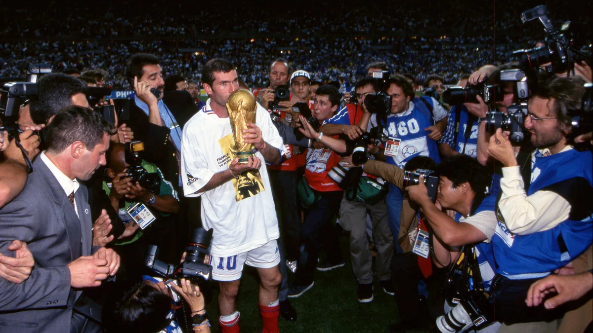 «J’étais complètement à la rue» : Des années plus tard, Zinedine Zidane raconte le calvaire qu’il a vécu après la Coupe du monde 1998