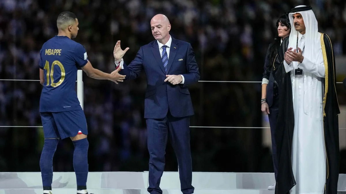 Dans la tourmente à la FIFA, Gianni Infantino interpelle Kylian Mbappé sur les réseaux sociaux