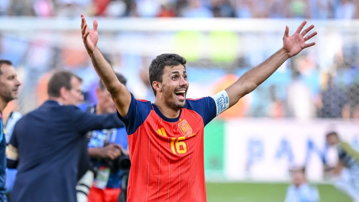 Coup de théâtre en Espagne, Rodri va trahir le Real Madrid : Le Ballon d'Or a choisi de signer au FC Barcelone !