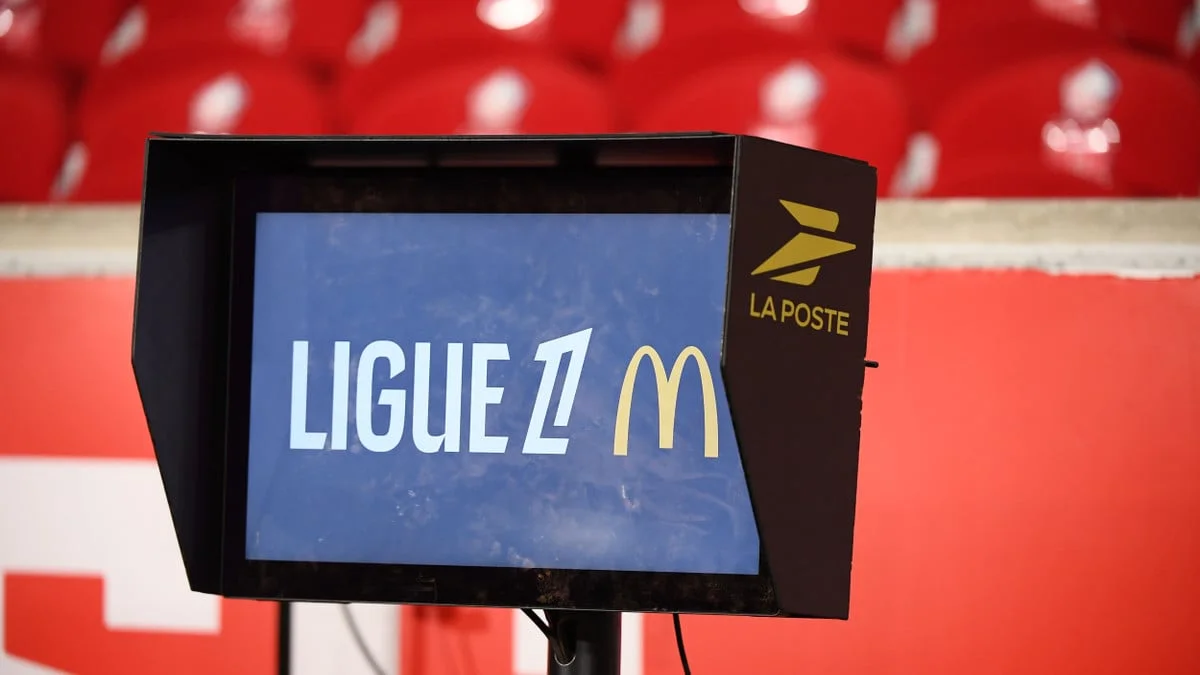 Des terrains de Ligue 1 au tribunal pour violences conjugales : Un arbitre français encourt une peine de 18 mois de prison !