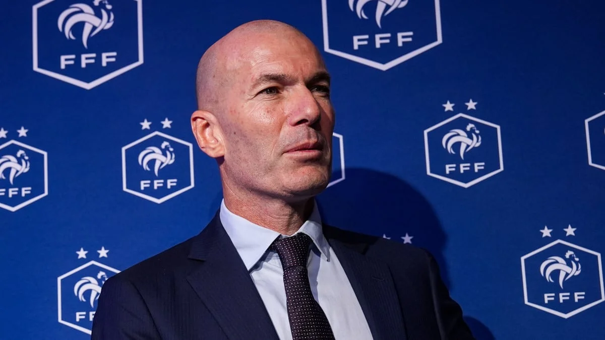 Michael Olise va se régaler en équipe de France : Ces déclarations de Zinedine Zidane qui prouvent qu'il va tout miser sur la star du Bayern Munich !