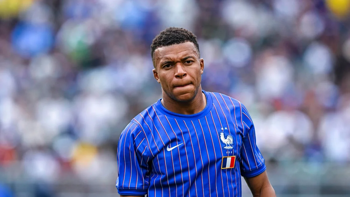 Thibaud Vézirian annonce la fin entre Kylian Mbappé et Nike : Le capitaine de l'équipe de France lui répond sur Instagram !