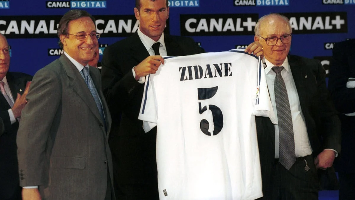 Zinedine Zidane a fait sensation en signant un contrat qui a marqué l’histoire du foot : «Je n’avais pas le choix»