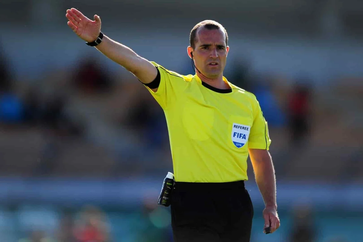 Trois arbitres relégués de la Ligue 1 à la Ligue 2