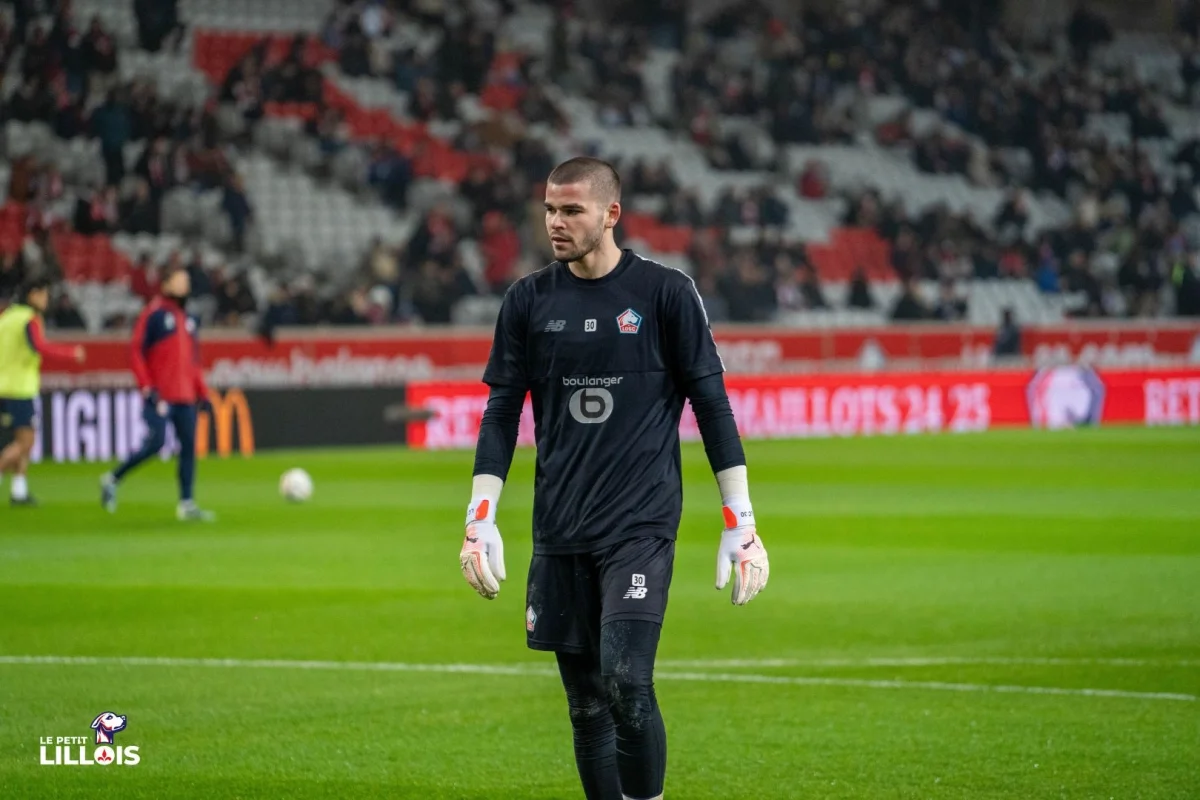 Des intérêts émergent autour de Lucas Chevalier (ex-LOSC), en difficulté au PSG
