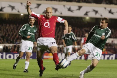 Un maillot dédicacé par Pascal Cygan (ex-LOSC) remis au maire de New York