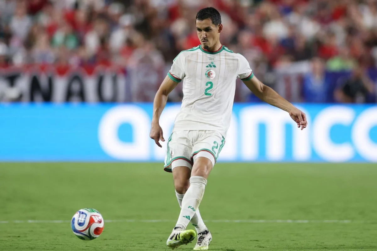 Algérie : Aïssa Mandi (ex-LOSC) prend sa retraite internationale