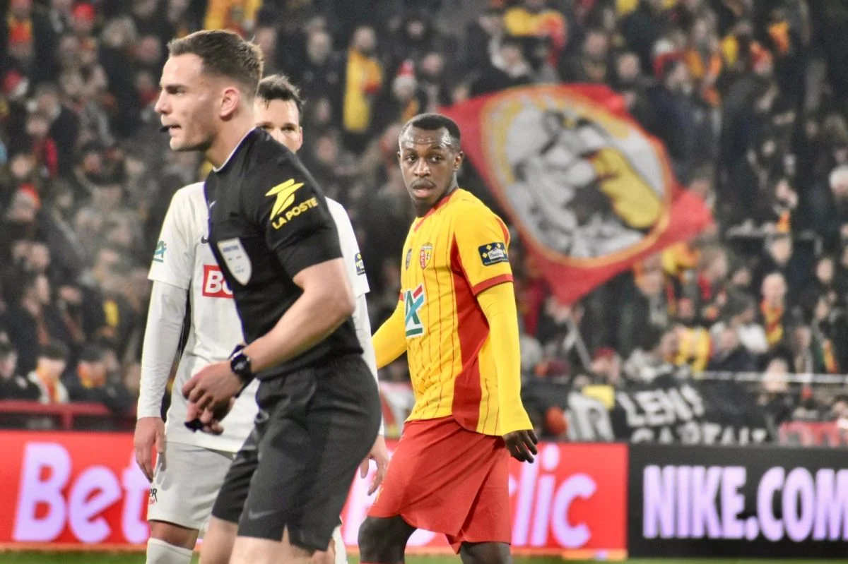 Deux matches ferme pour Saud Abdulhamid après son exclusion à Nice