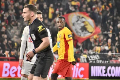 Deux matches ferme pour Saud Abdulhamid après son exclusion à Nice