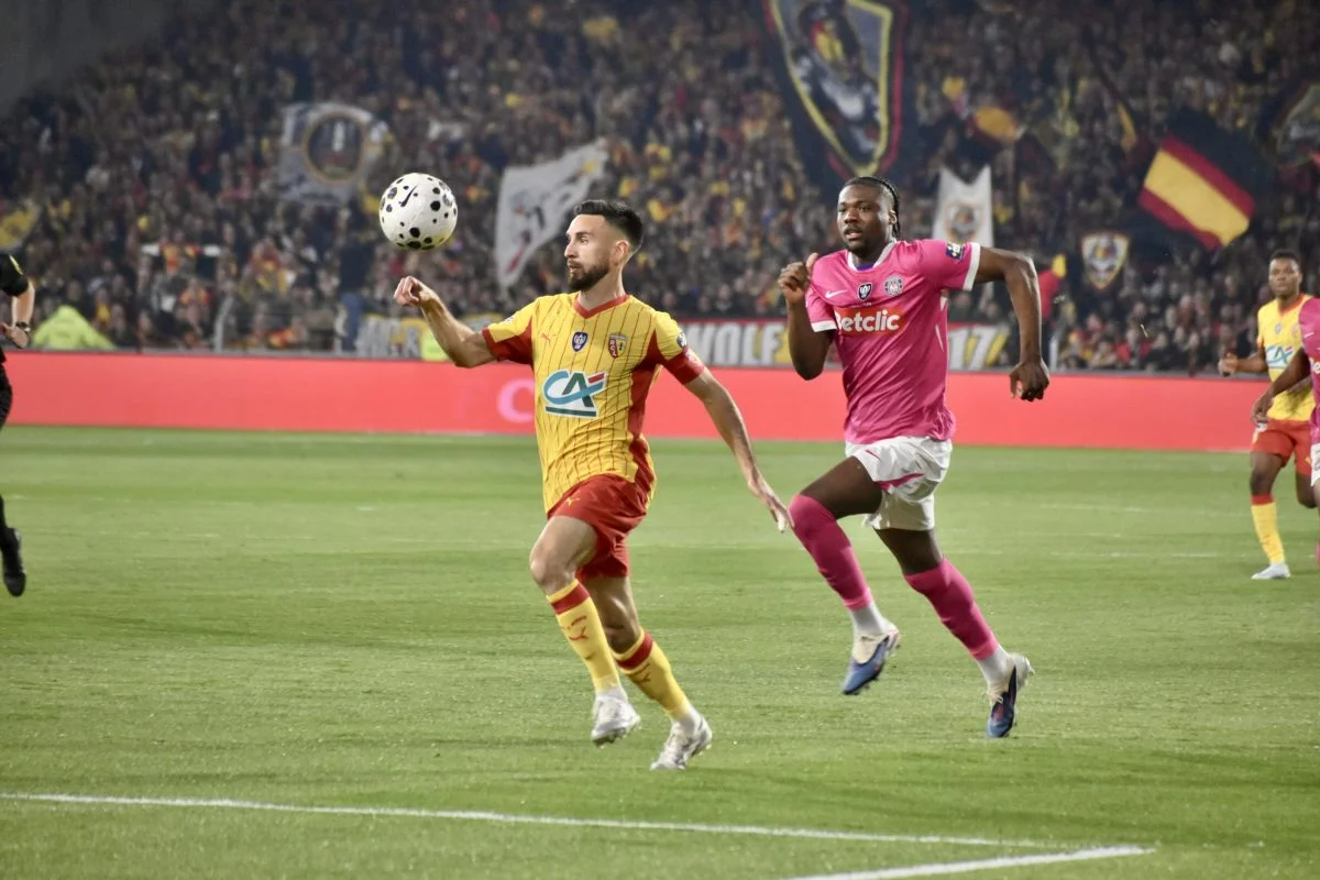 Rennes et le Paris FC attentifs à la situation d’Adrien Thomasson