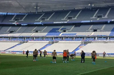 Le RC Lens à l’entraînement pour s’imprégner du Stade de France à J-1 de la finale