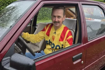 Un supporter du RC Lens rejoint la finale de la Coupe de France en Citroën BX de collection
