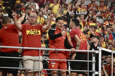 [Photos/vidéos] 4 heures du matin, Bollaert en liesse pour accueillir ses vainqueurs de la Coupe de France