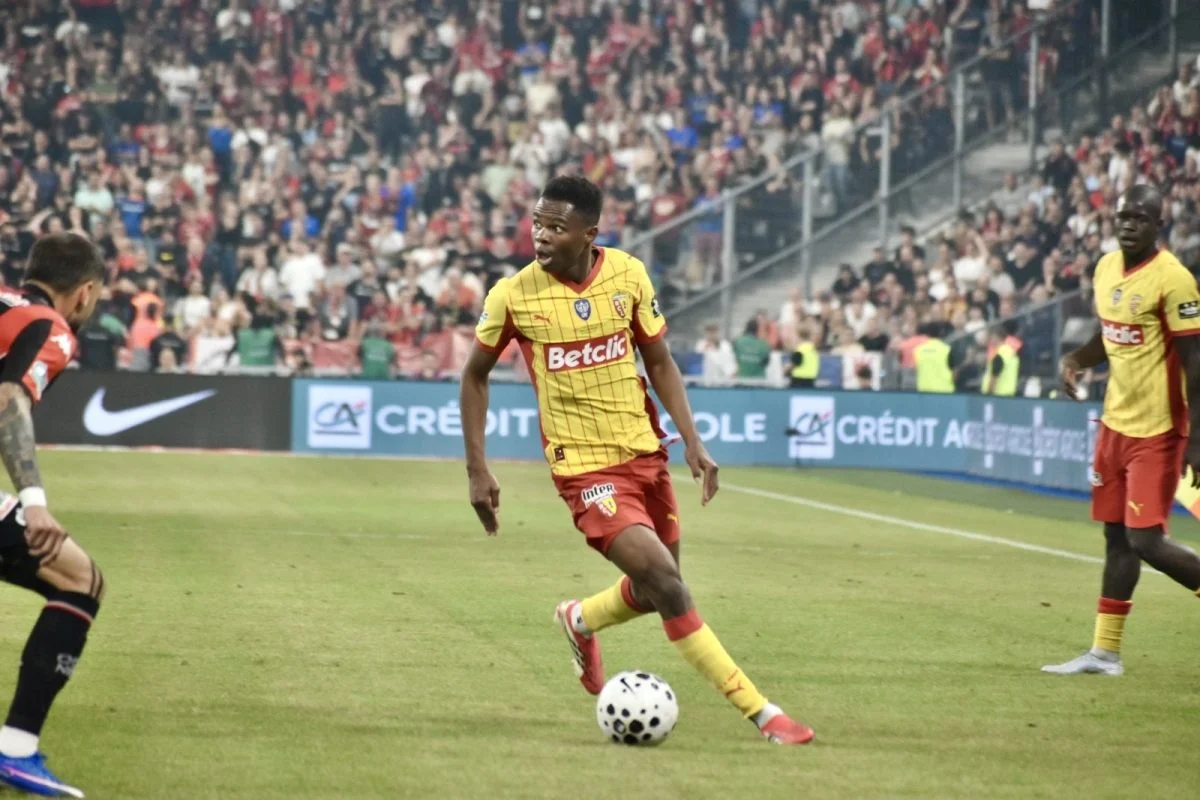 Lensois de la saison 2025-2026 : Mamadou Sangaré élu milieu de l’année, élisez le meilleur attaquant !