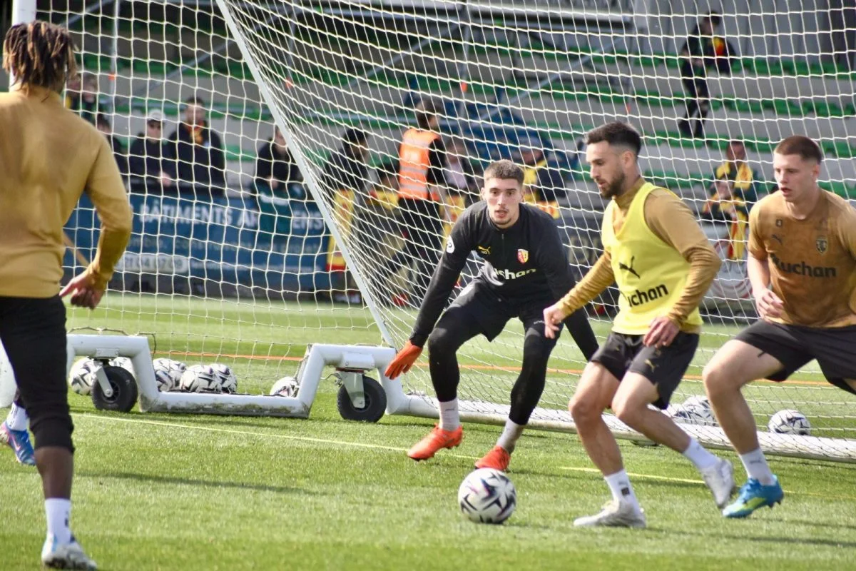 Plus bel arrêt de la saison : Risser et Koffi battus, Rulli récompensé pour sa parade devant Thauvin