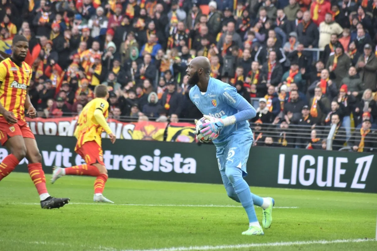 Angers toujours sur le coup pour Hervé Koffi, le RC Lens inflexible sur le prix