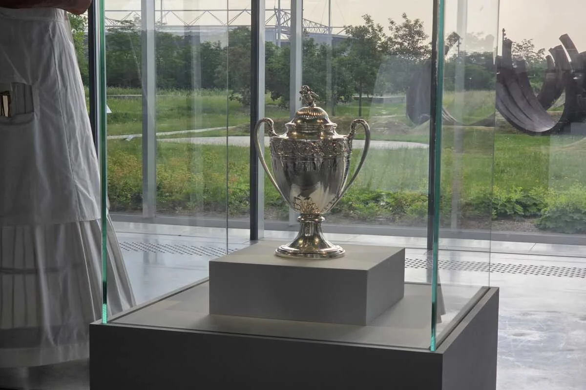 La Coupe de France a été exposée à Lille pour célébrer une victoire “qui incarne les valeurs de solidarité propres aux Hauts-de-France”