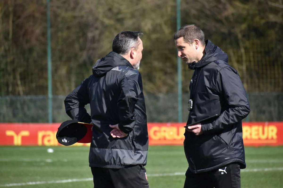 Un an après son arrivée, l’ancien Lensois Benoît Deleval devrait quitter le staff de l’OGC Nice