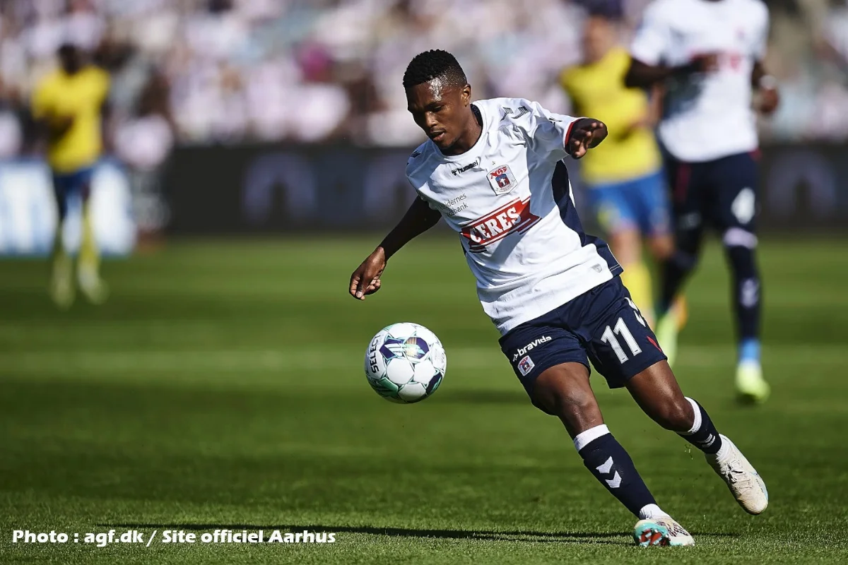 Aarhus campe sur ses positions concernant Gift Links, courtisé par Lens et une équipe de MLS