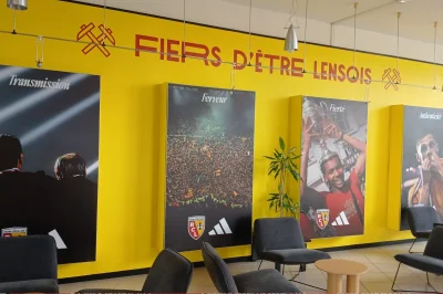 C’est jour de reprise pour les joueurs du RC Lens, dans un décor qui a fait peau neuve