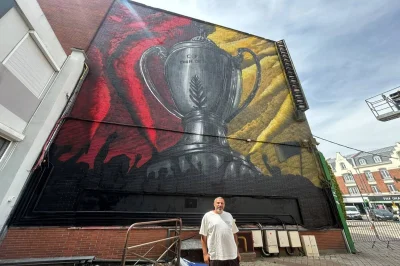 « On peint dans la rue pour le peuple » : la Coupe de France de Bertrand Parse s’affiche en grand au cœur de la ville