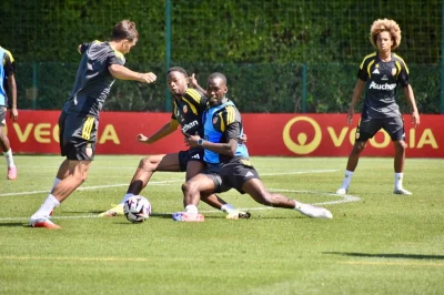Le 3-4-3 du RC Lens doit-il être considéré comme intouchable en tant que schéma privilégié ?